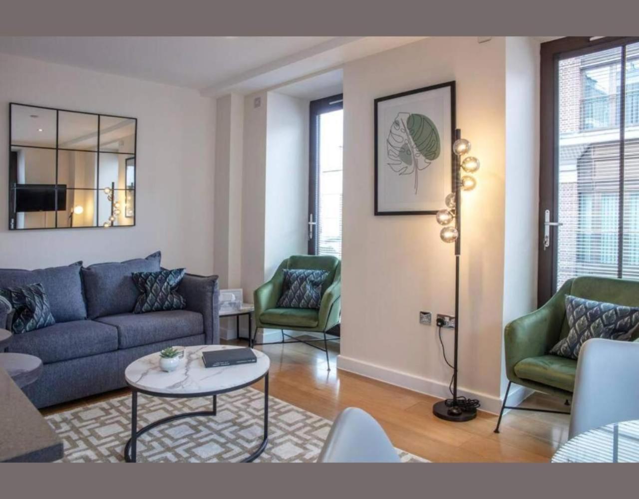 Westminster 2 Bed 2 Bath Apartamento *