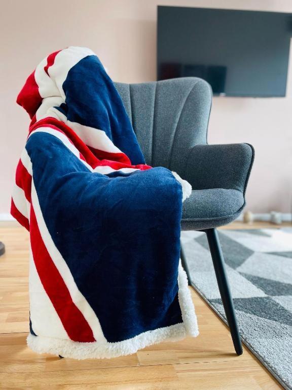 Tom Place In Mile End - 2 Double Beds, 1 Bunk Bed, Max 6, Spacious, Ideal For Families Appartement Londen