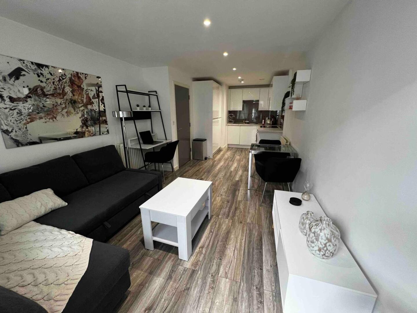 Stylish 1-bed Flat With Sofa-bed In Londres