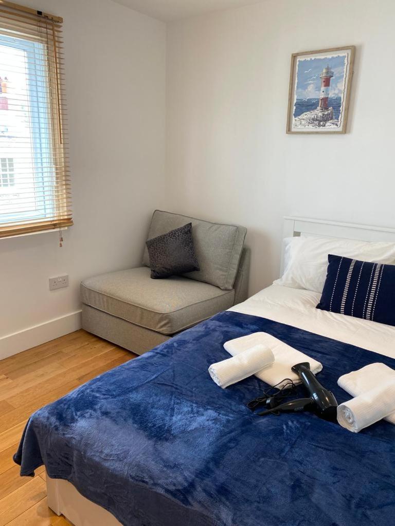 Private Near Euston Station, * Londres