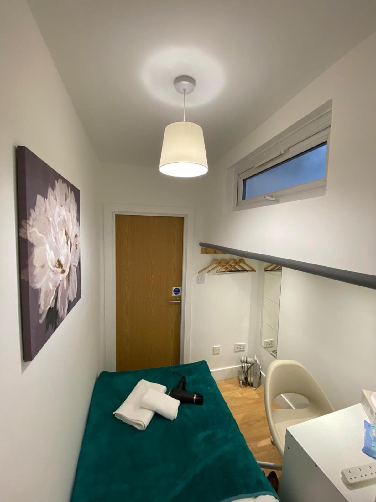 Private Near Euston Station, Londres