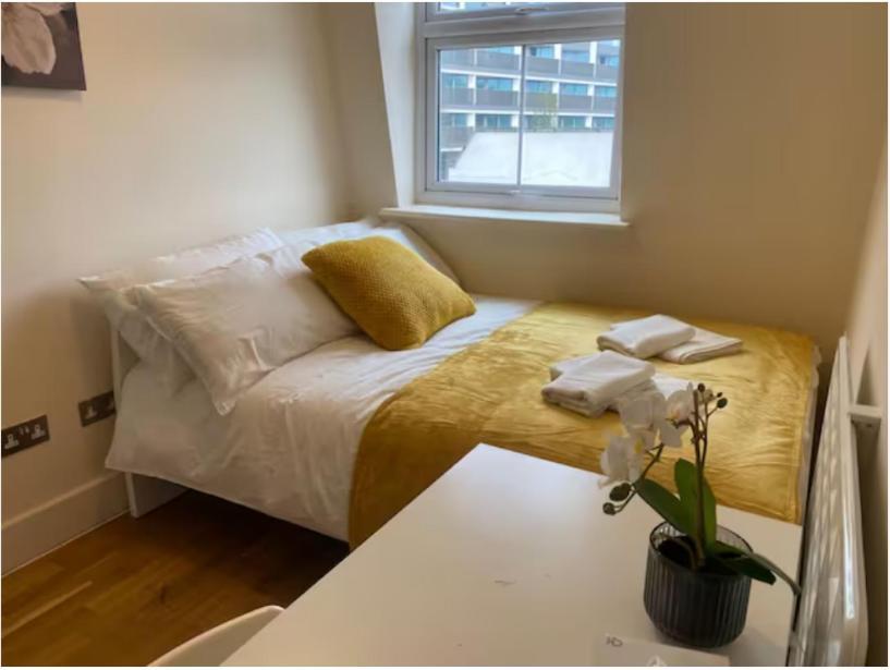 Private In Euston Square, * Londres
