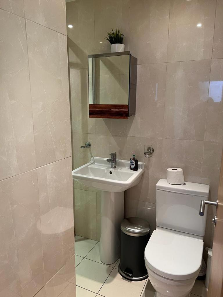 Private Near Euston Station, * Londres