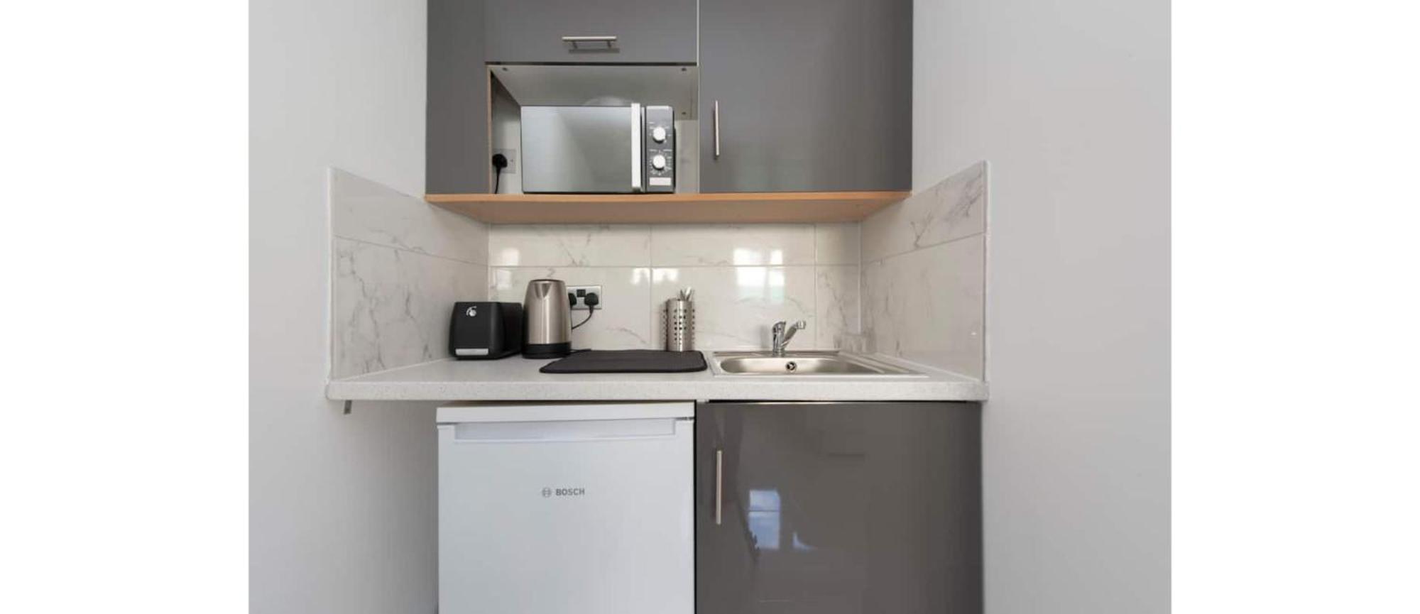 Newly Renovated Cozy In North Apartment *