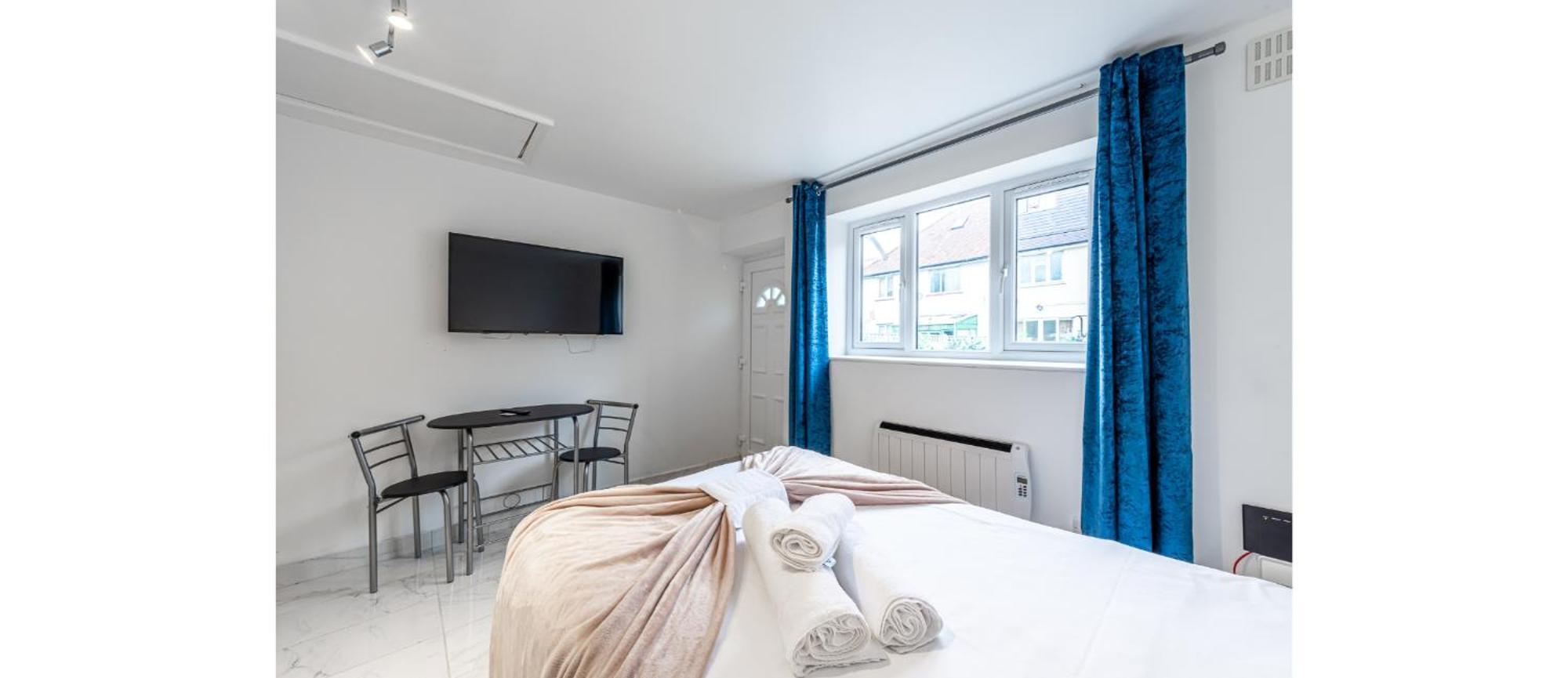 Newly Renovated Cozy Studio #2 * Londres