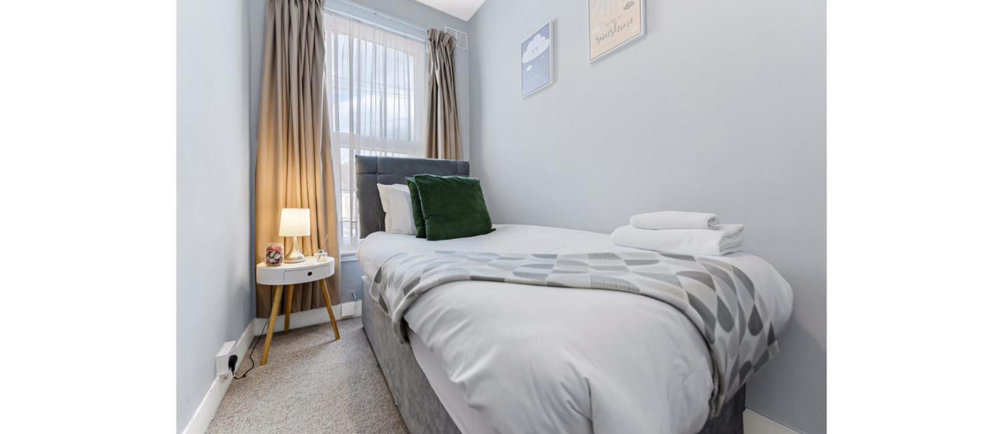 City Escape: Sleek And Comfy 3 Bedroom House W/ Garden Appartement Londres