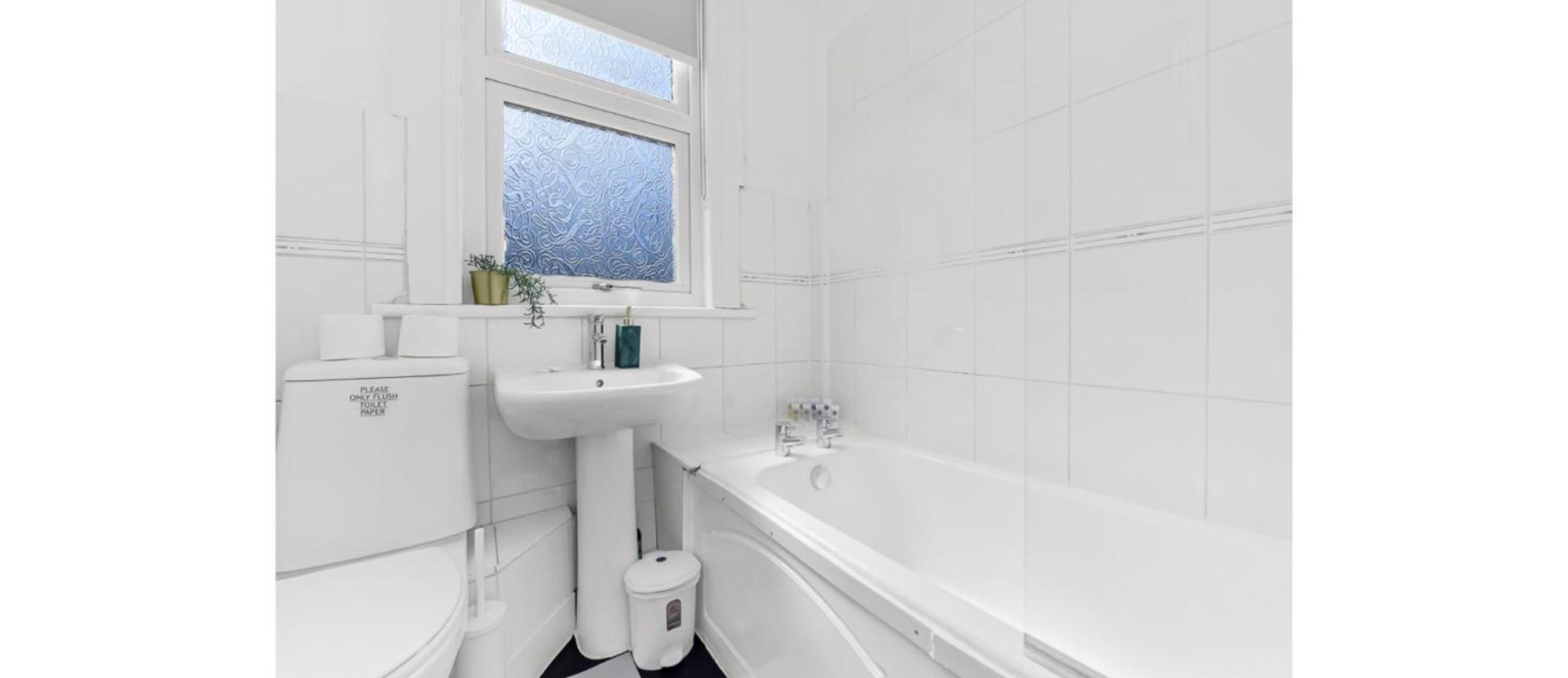 City Escape: Sleek And Comfy 3 Bedroom House W/ Garden Apartamento