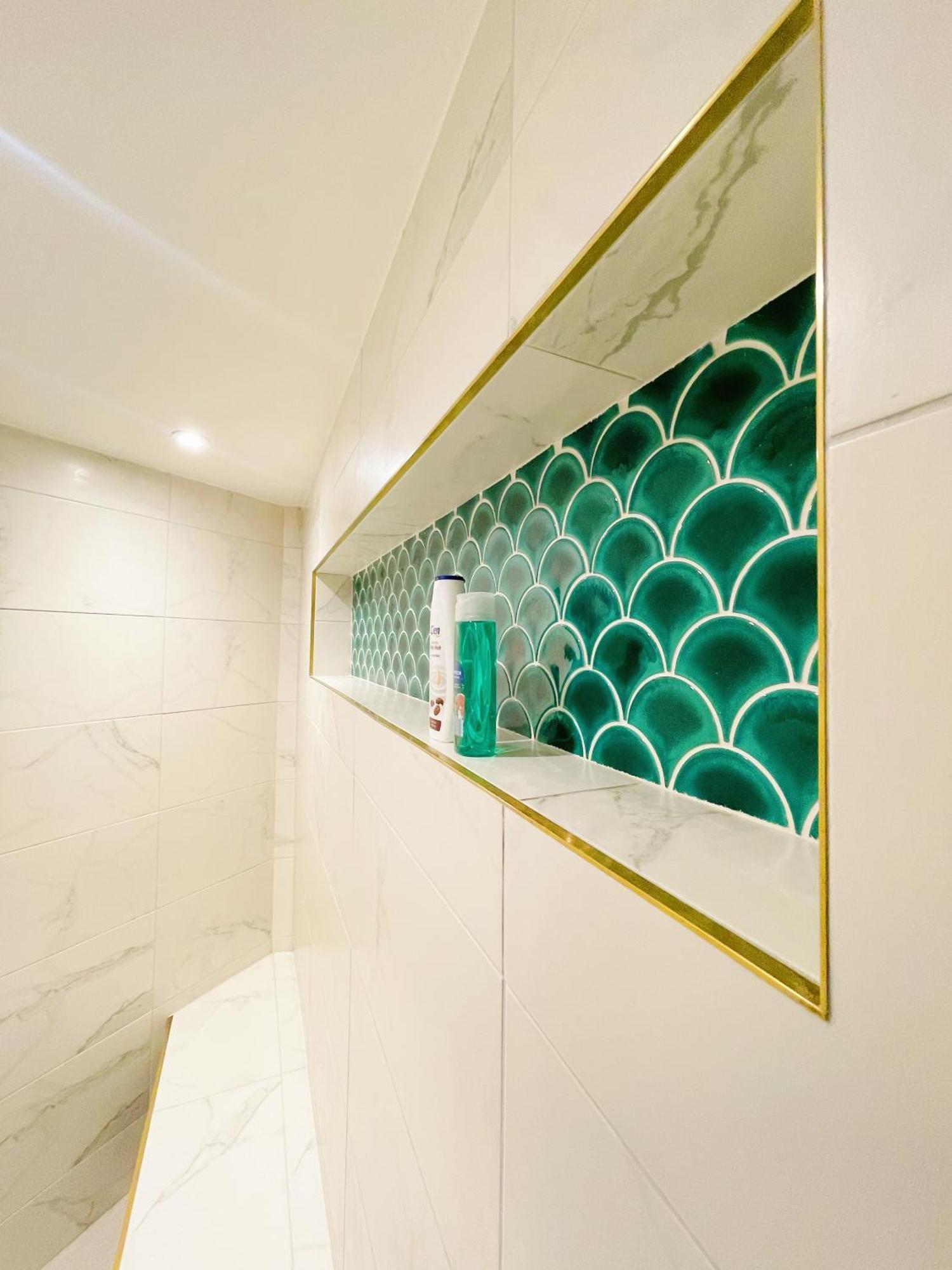 Hidden Retreat With Steam Room, King Bed Near Tube Appartement *