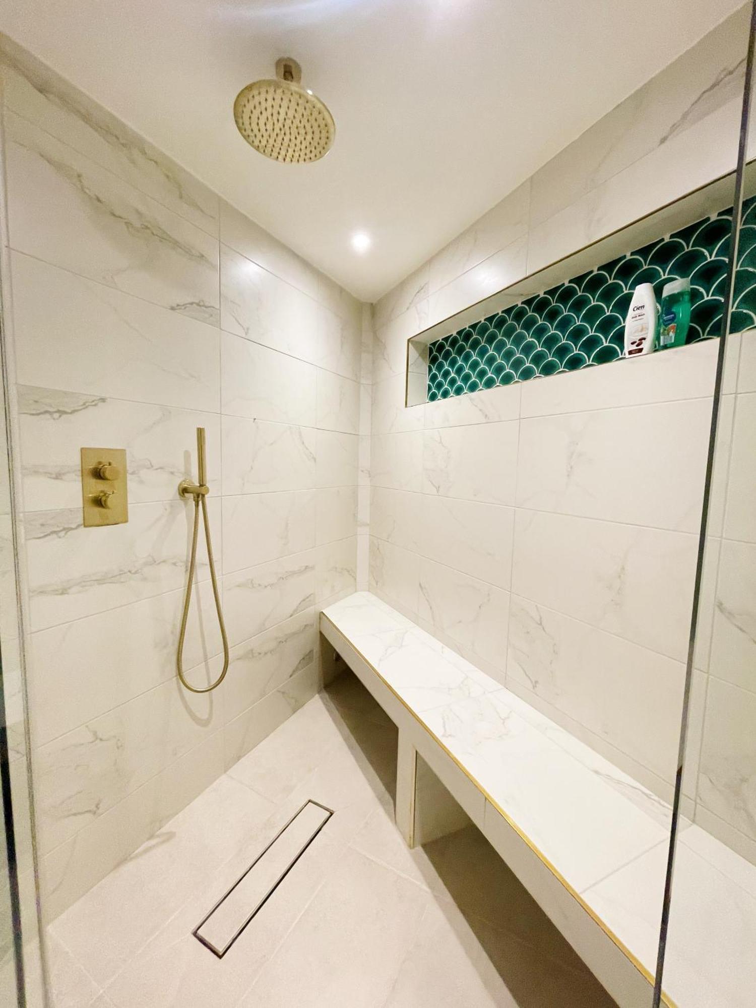 Apartamento Hidden Retreat With Steam Room, King Bed Near Tube *
