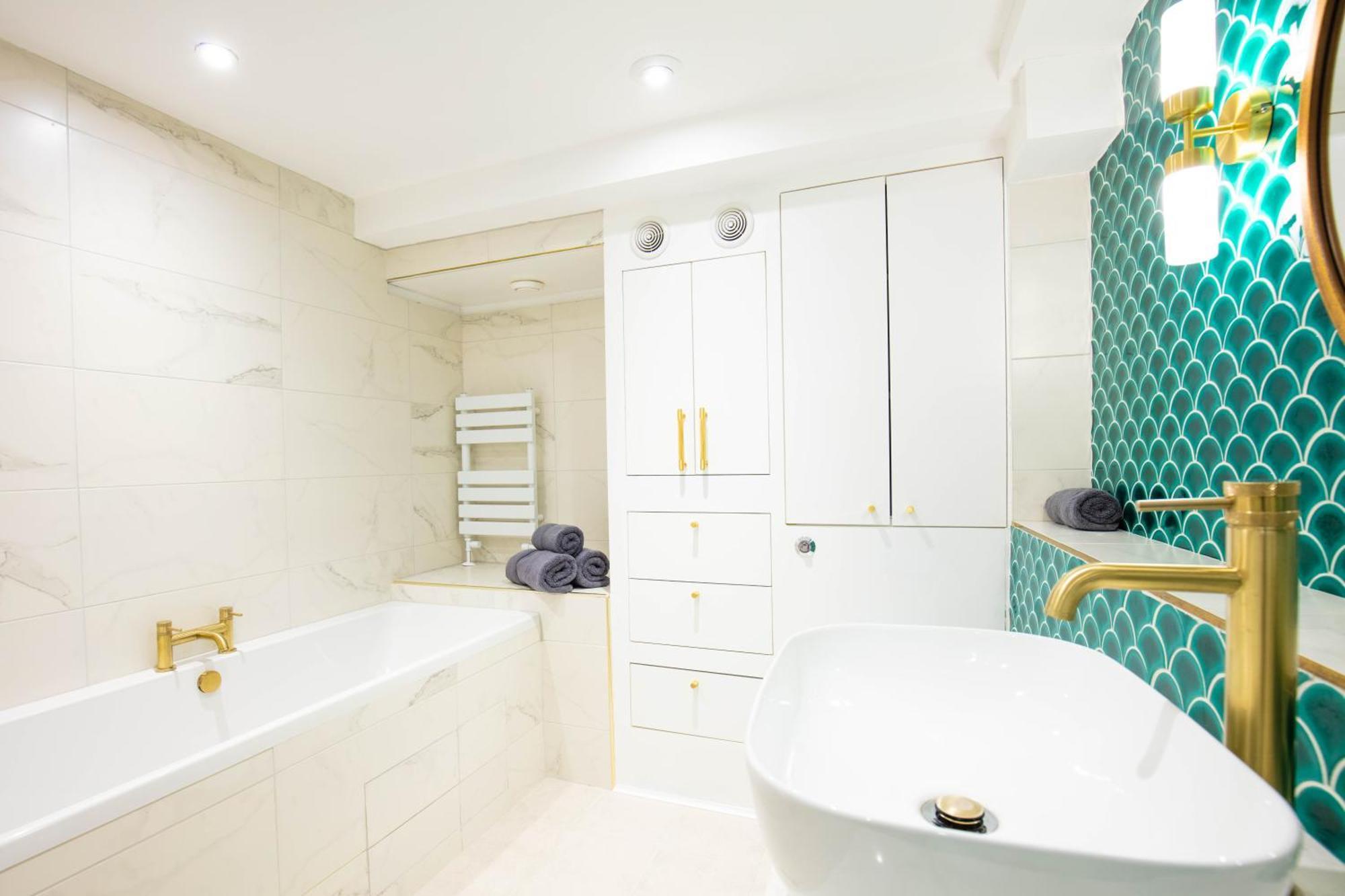 Hidden Retreat With Steam Room, King Bed Near Tube Appartement Londres