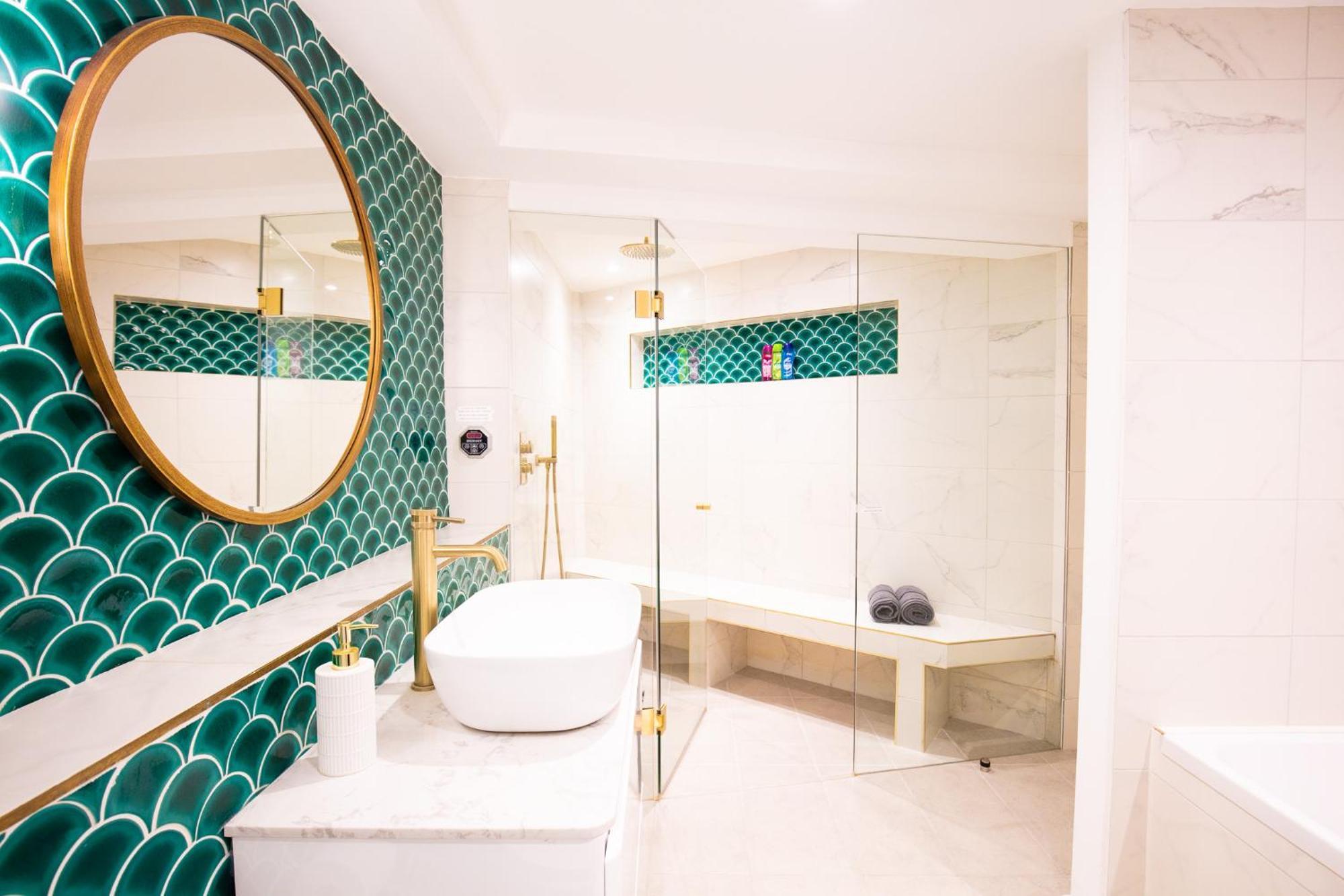 Hidden Retreat With Steam Room, King Bed Near Tube Appartement Londres