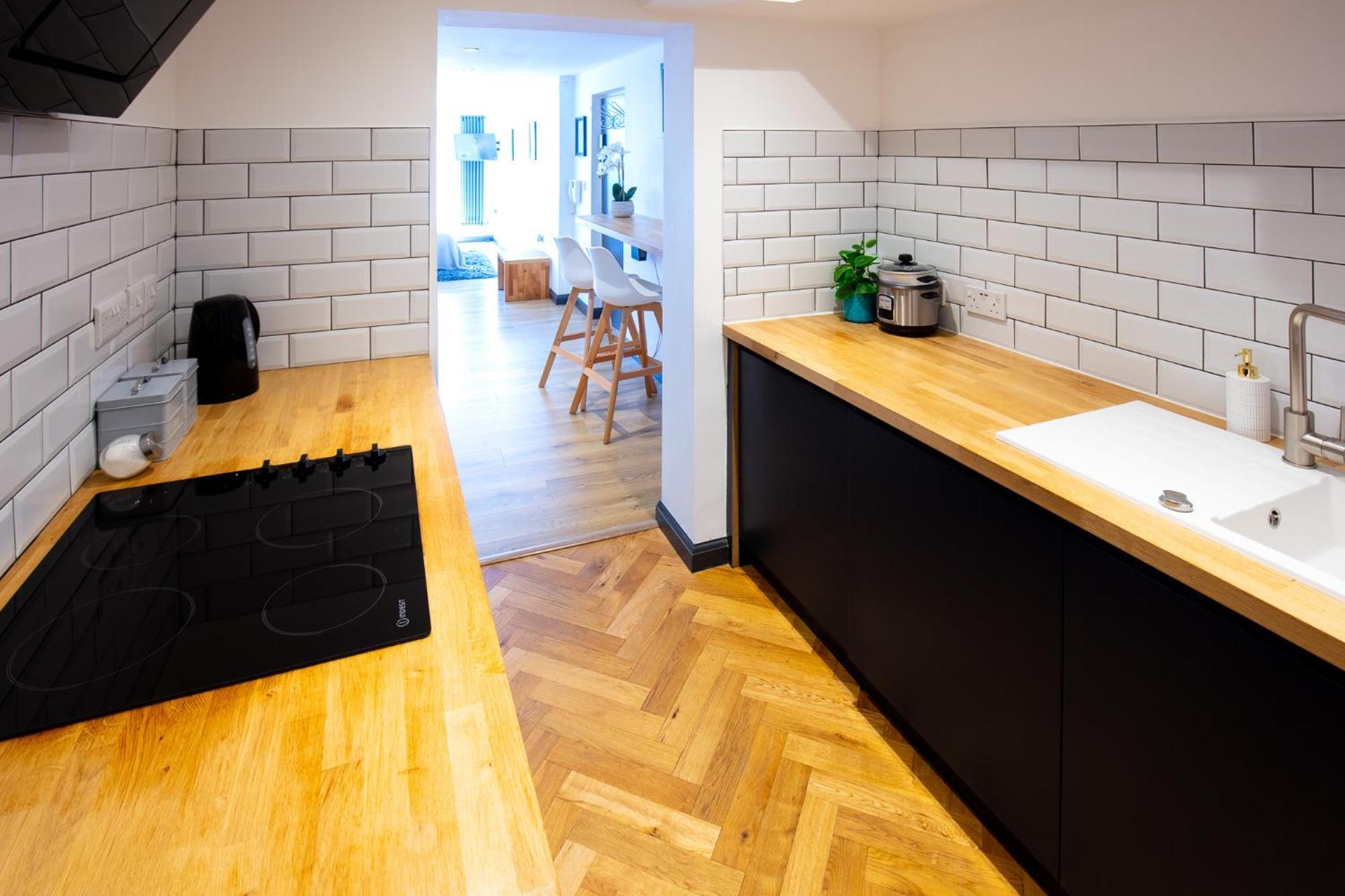 Hidden Retreat With Steam Room, King Bed Near Tube * Londres