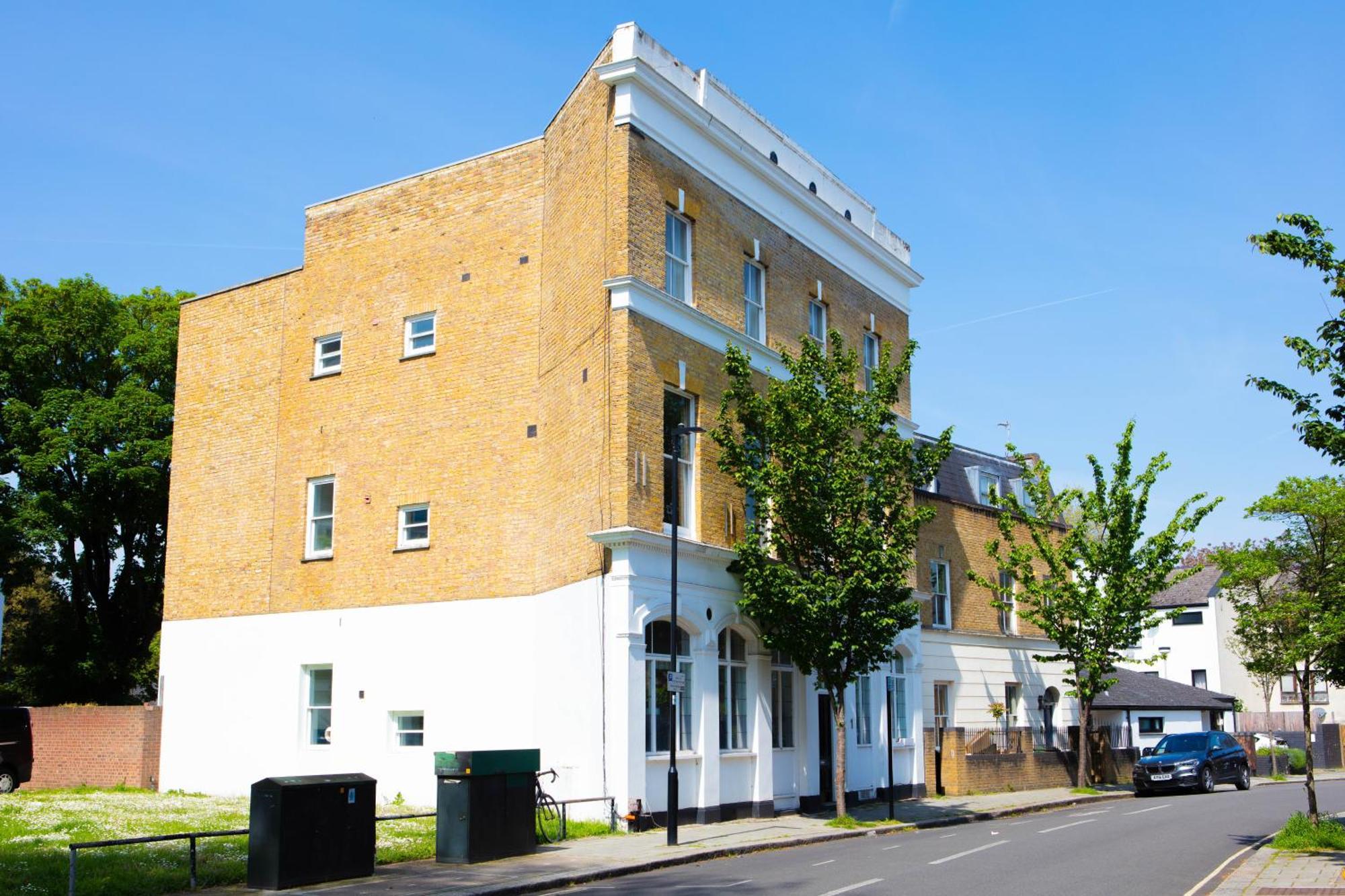 Hidden Retreat With Steam Room, King Bed Near Tube Appartement