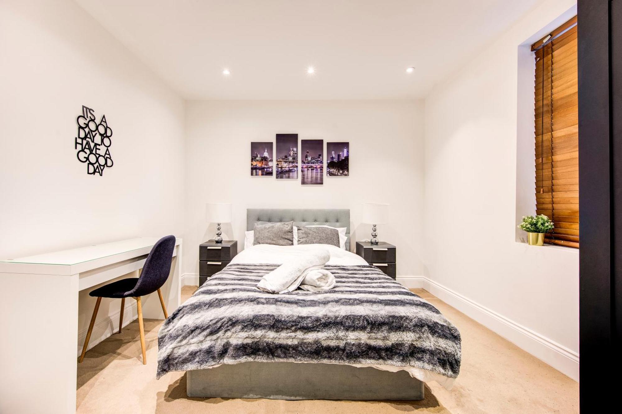 Spacious 1 Bed Near Central - 5 Per Cent Off Weekly Bookings ! Apartment