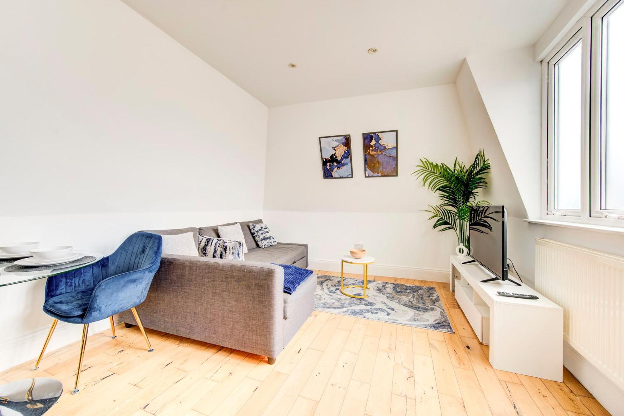 Spacious 1 Bed Near Central - 5 Per Cent Off Weekly Bookings ! Apartment *