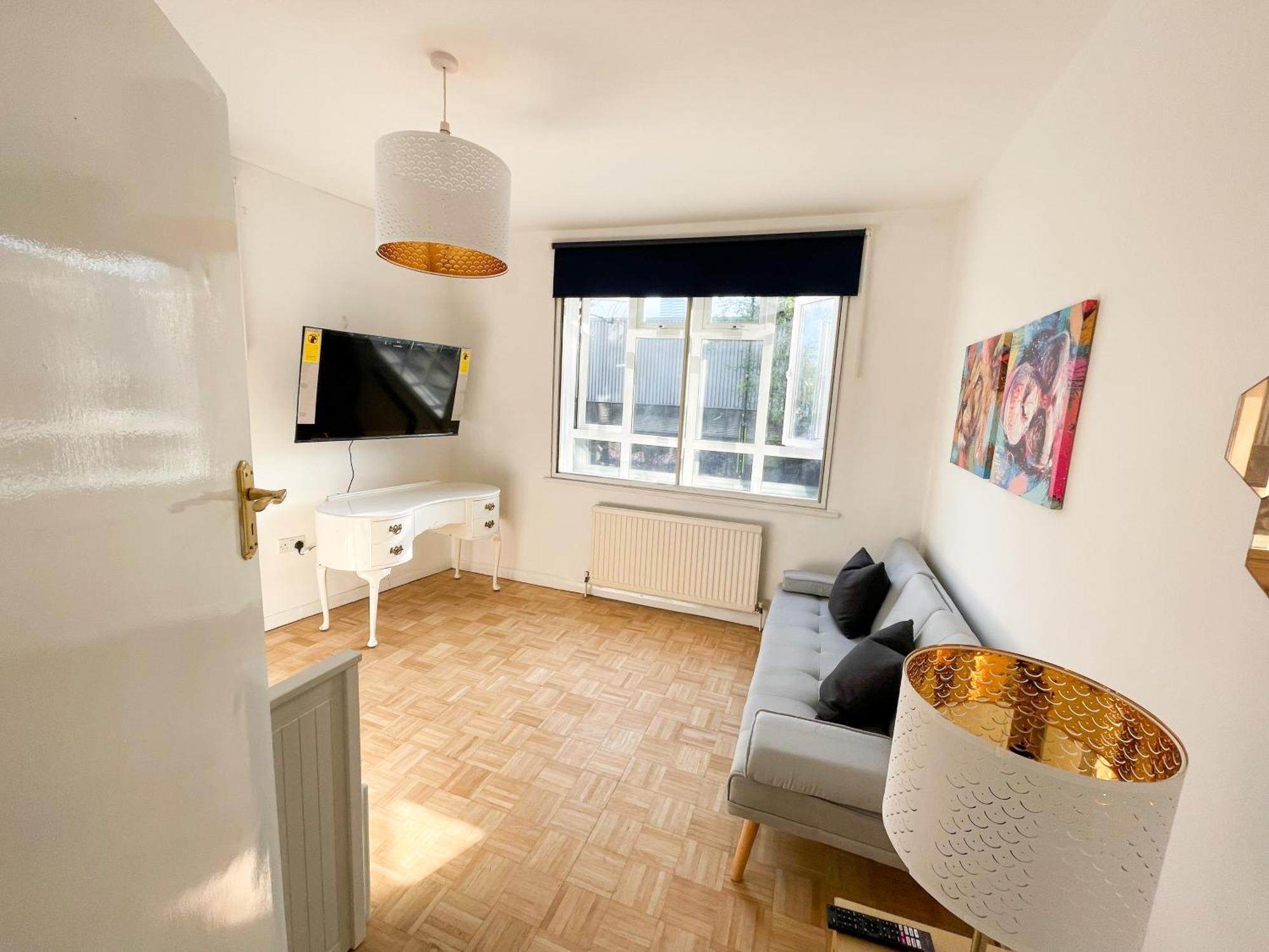 In Euston Apartment