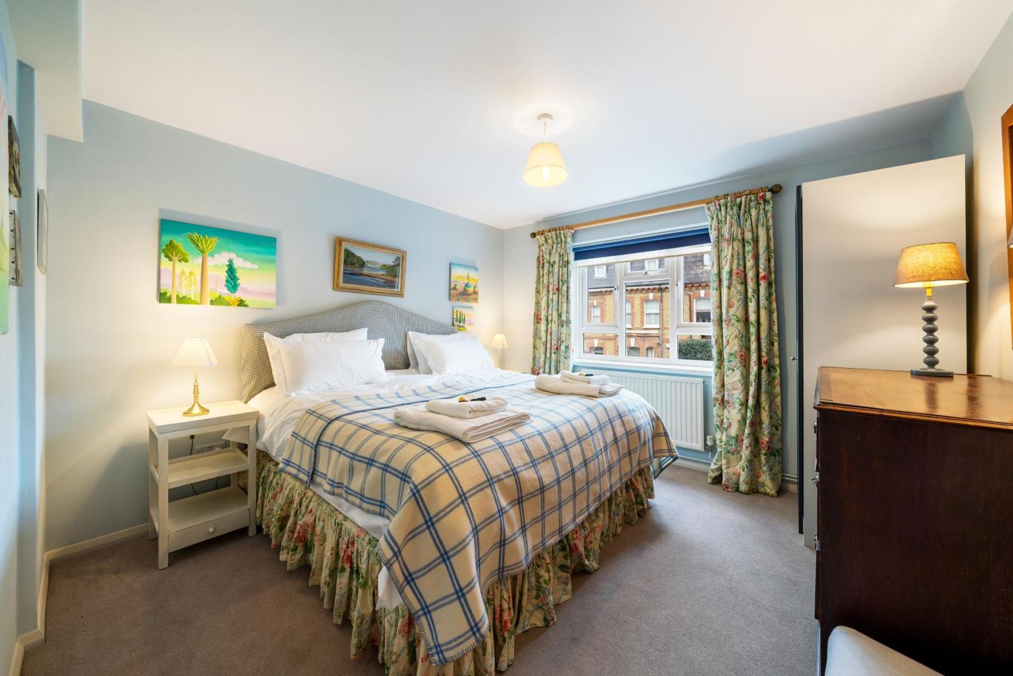Bright & Cosy Gem ~ Battersea Park View ~ King Bed * London