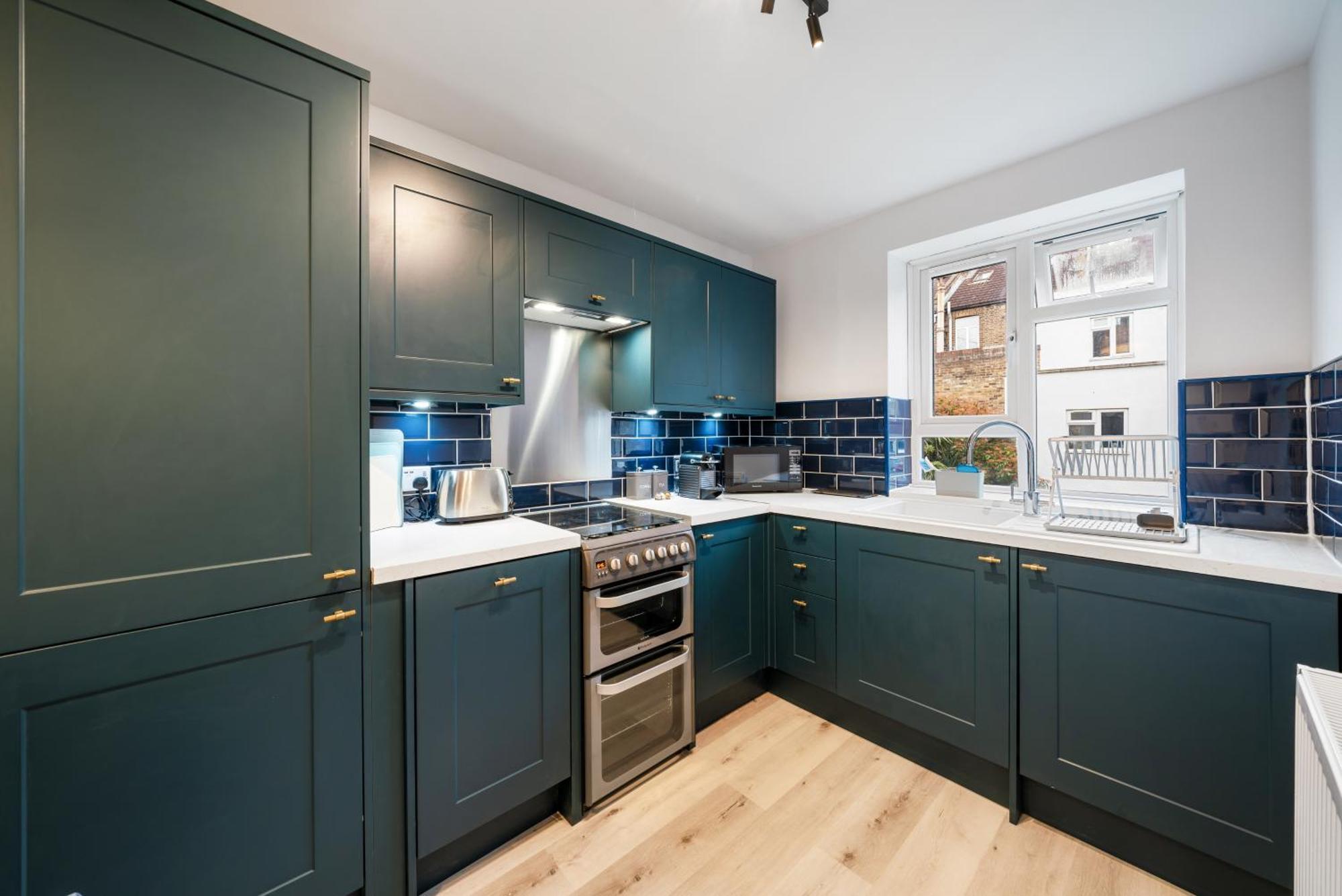 Bright & Cosy Gem ~ Battersea Park View ~ King Bed