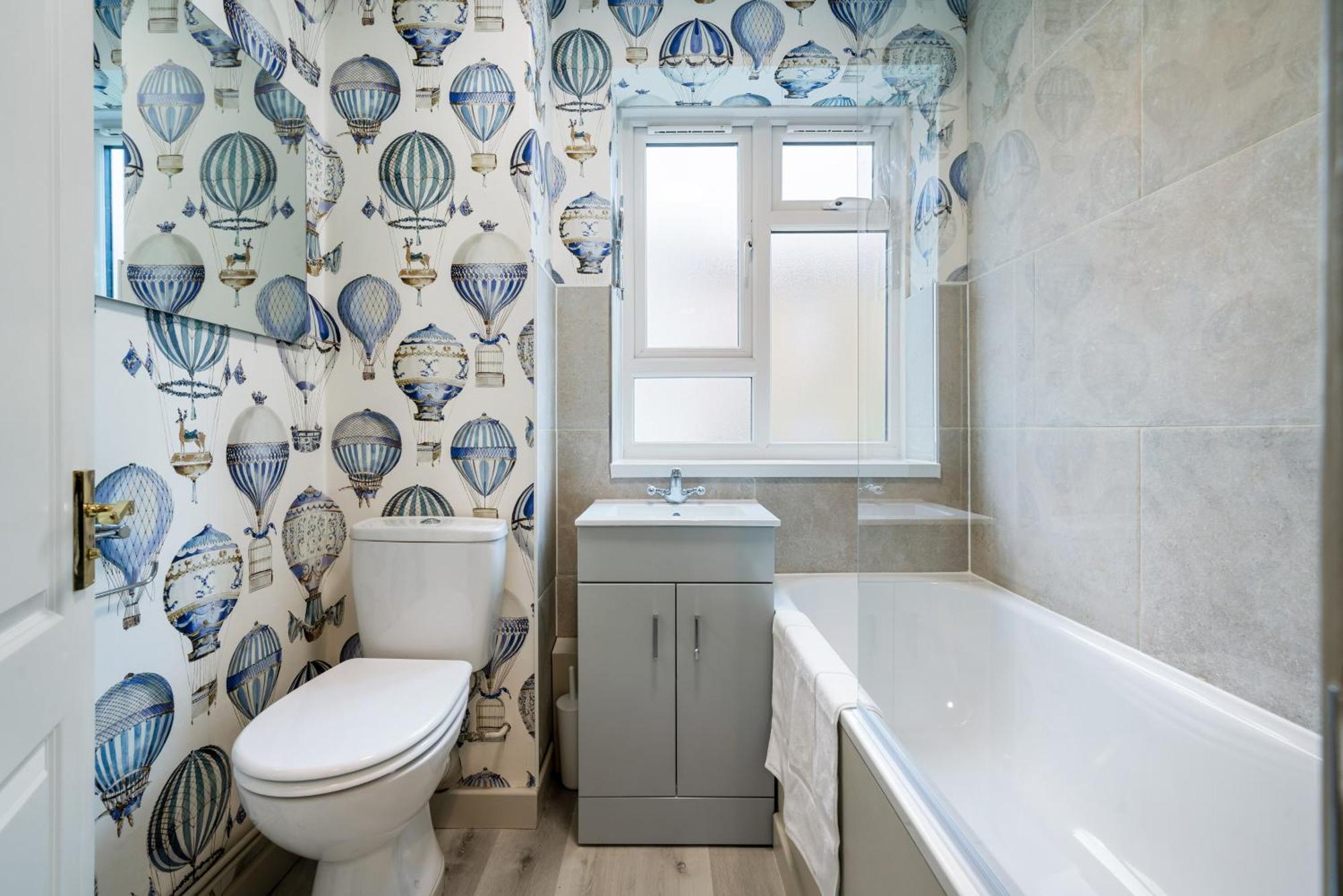Apartment Bright & Cosy Gem ~ Battersea Park View ~ King Bed