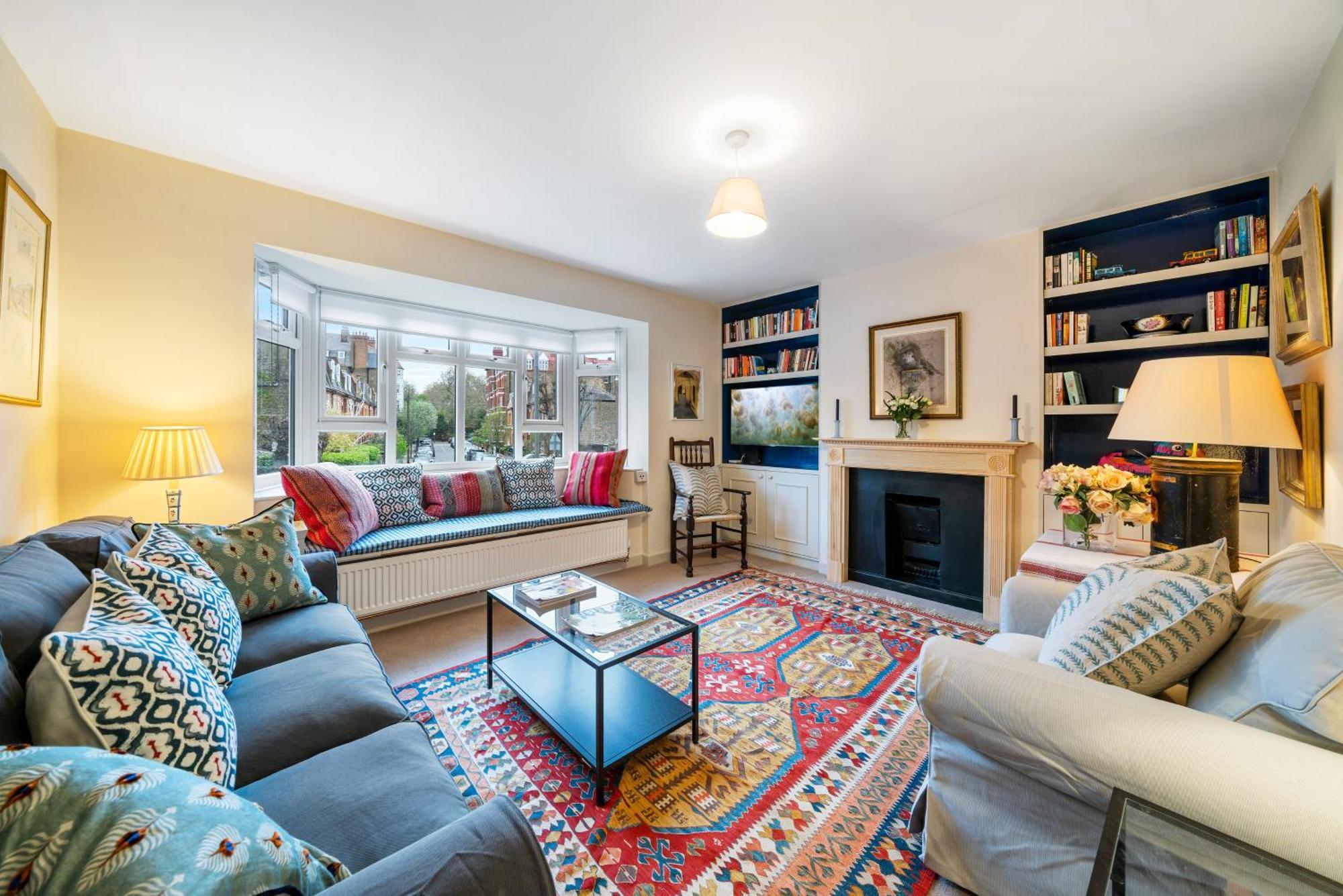 Apartment Bright & Cosy Gem ~ Battersea Park View ~ King Bed