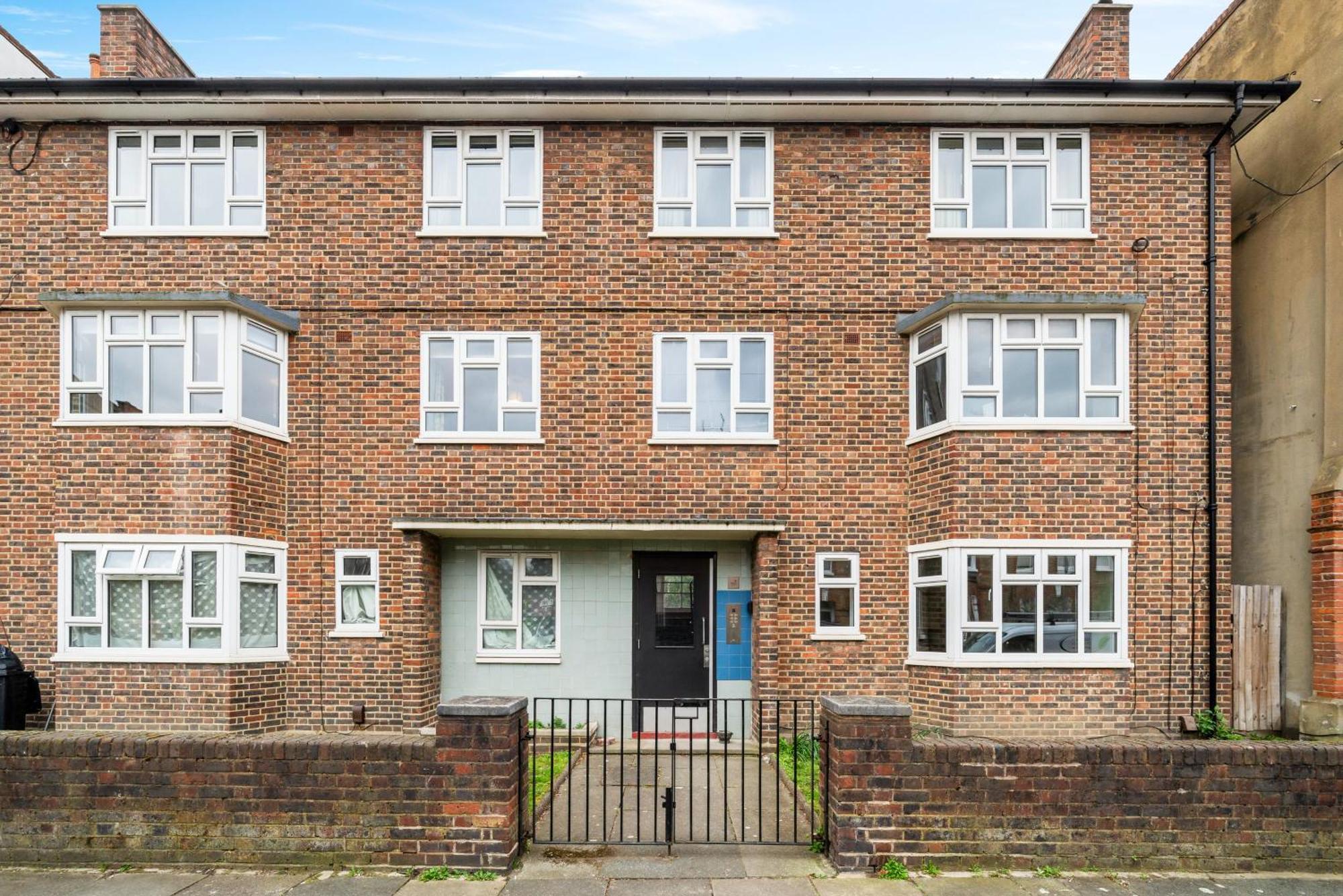 Bright & Cosy Gem ~ Battersea Park View ~ King Bed * London