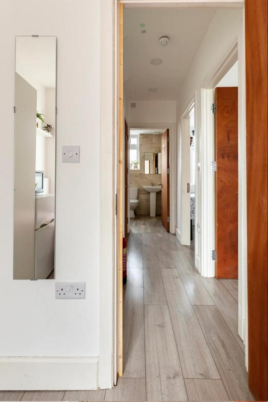 Double Edmonton Green, N9 * Londen