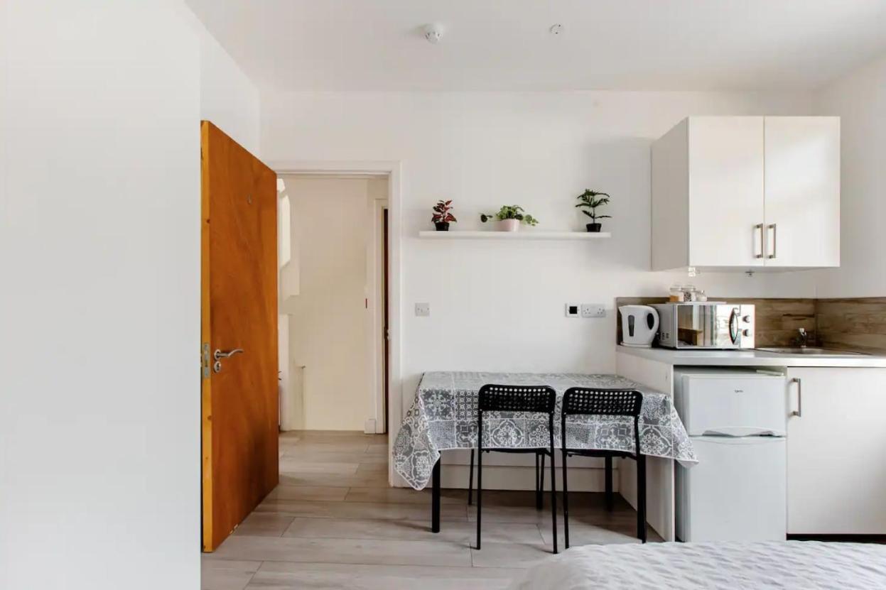 Double Edmonton Green, N9 * Londen