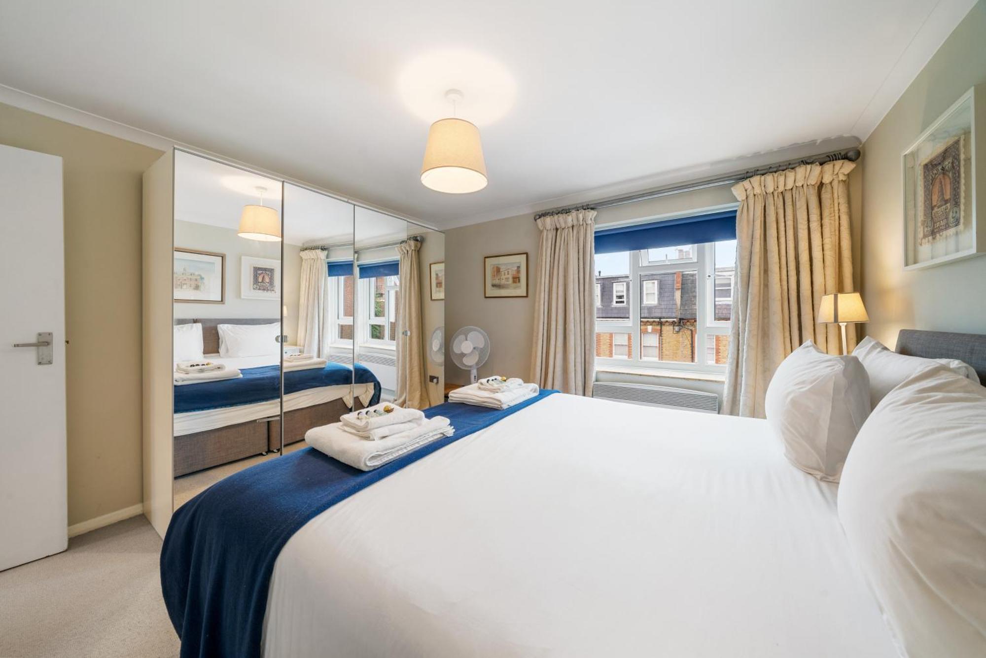 Bright & Cosy Gem ~ Battersea Park View ~ King Bed Apartment
