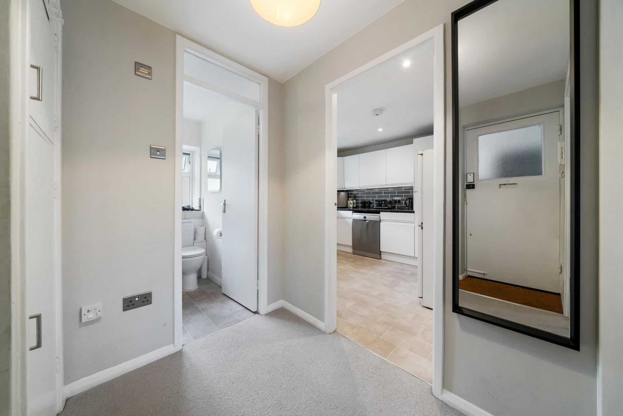 Bright & Cosy Gem ~ Battersea Park View ~ King Bed London