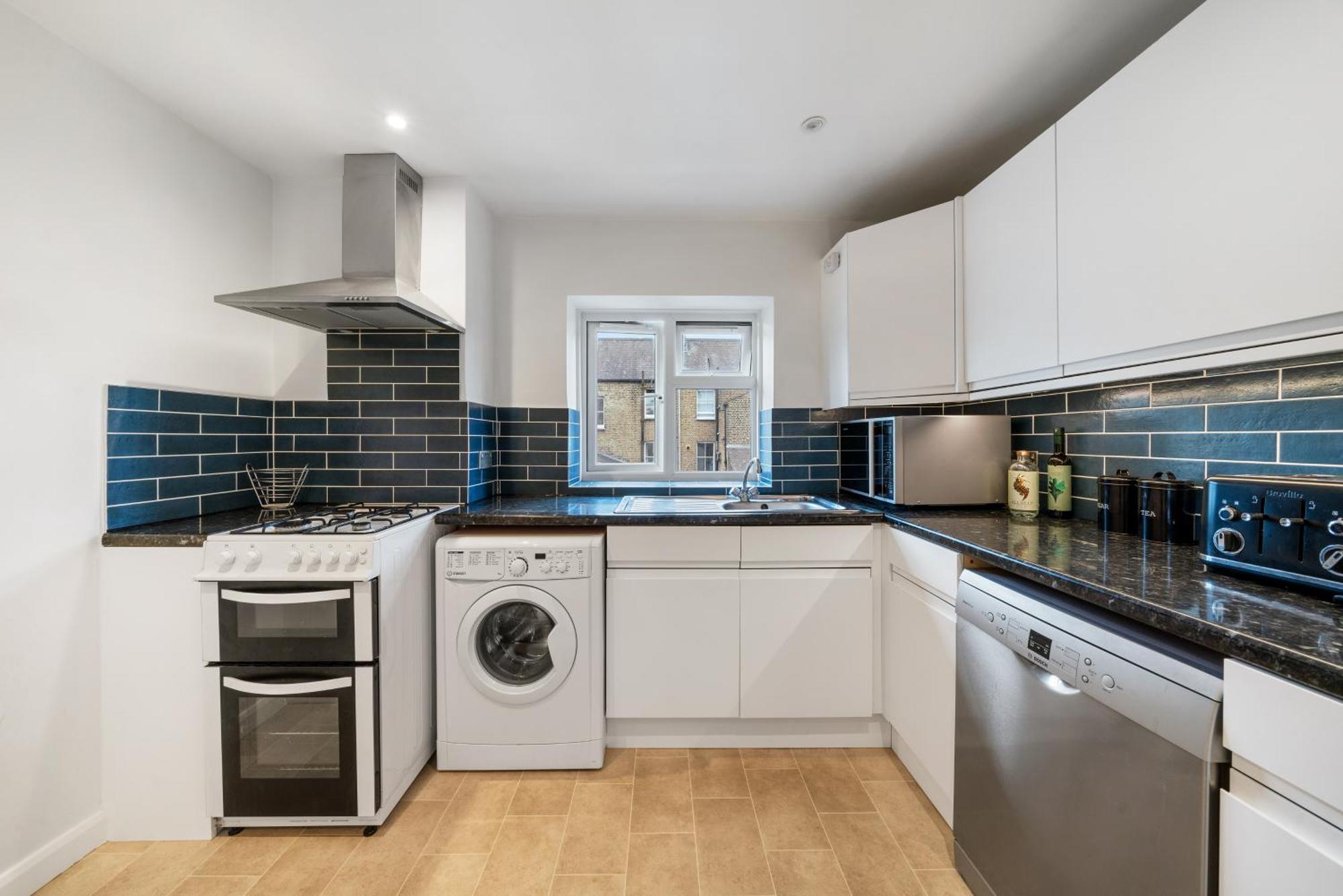 Apartment Bright & Cosy Gem ~ Battersea Park View ~ King Bed London