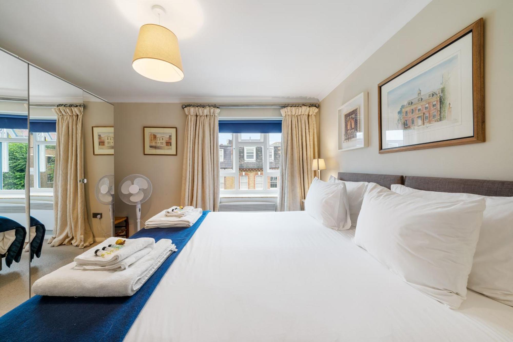 Bright & Cosy Gem ~ Battersea Park View ~ King Bed Apartment