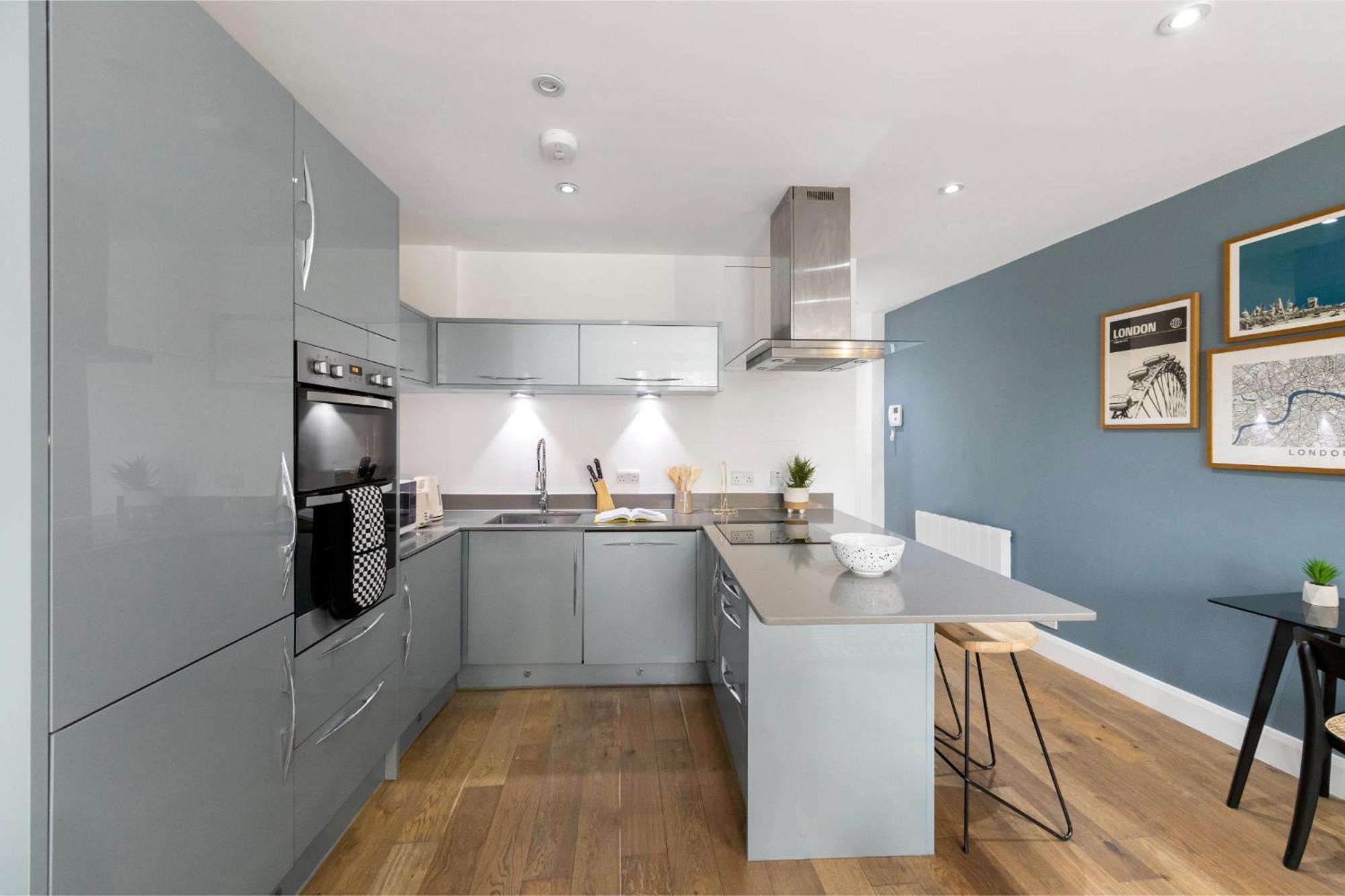 Tranquil Flat With Outdoor Space - Prime Location! Londres
