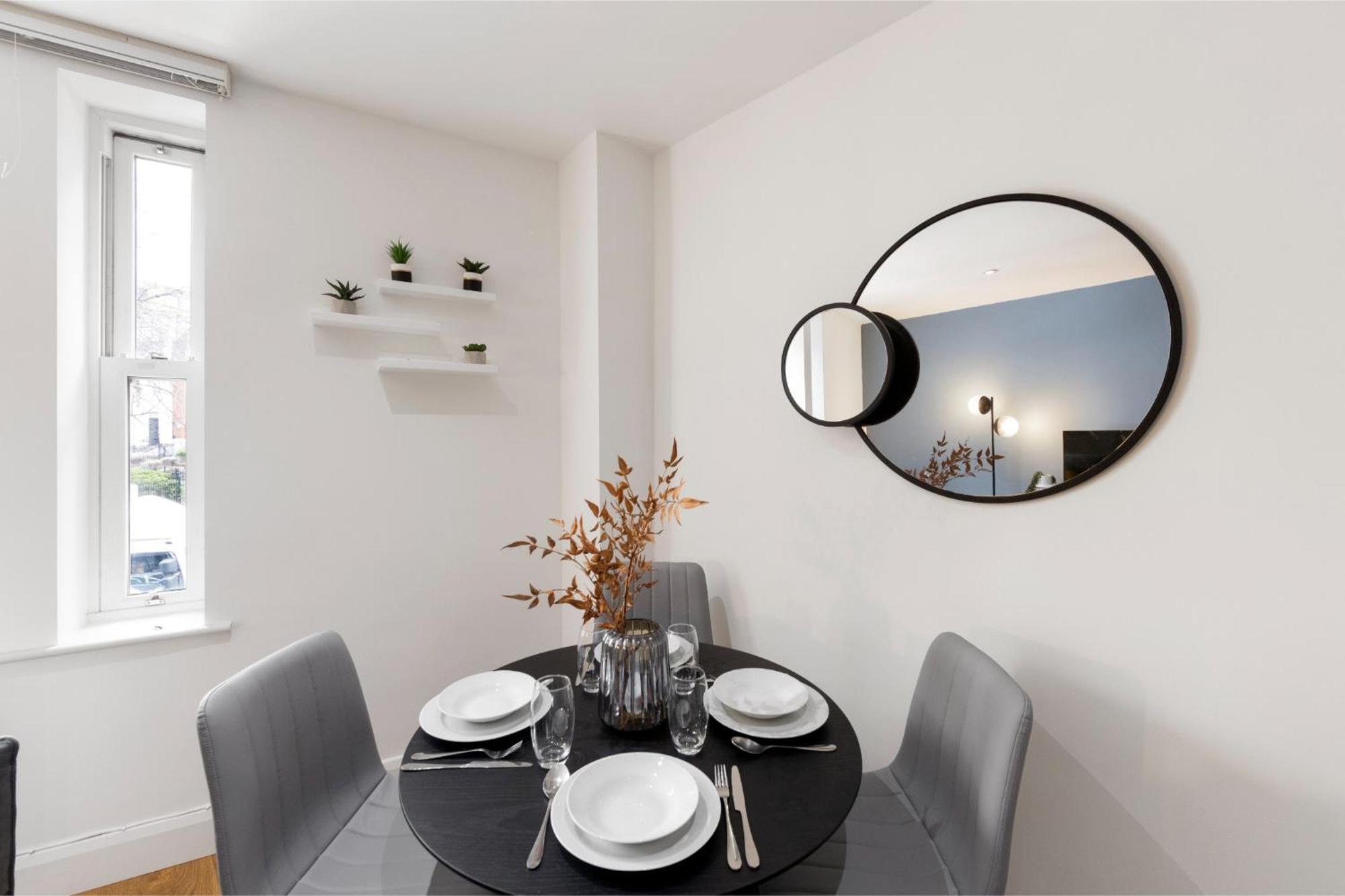 Tranquil Flat With Outdoor Space - Prime Location! Appartement
