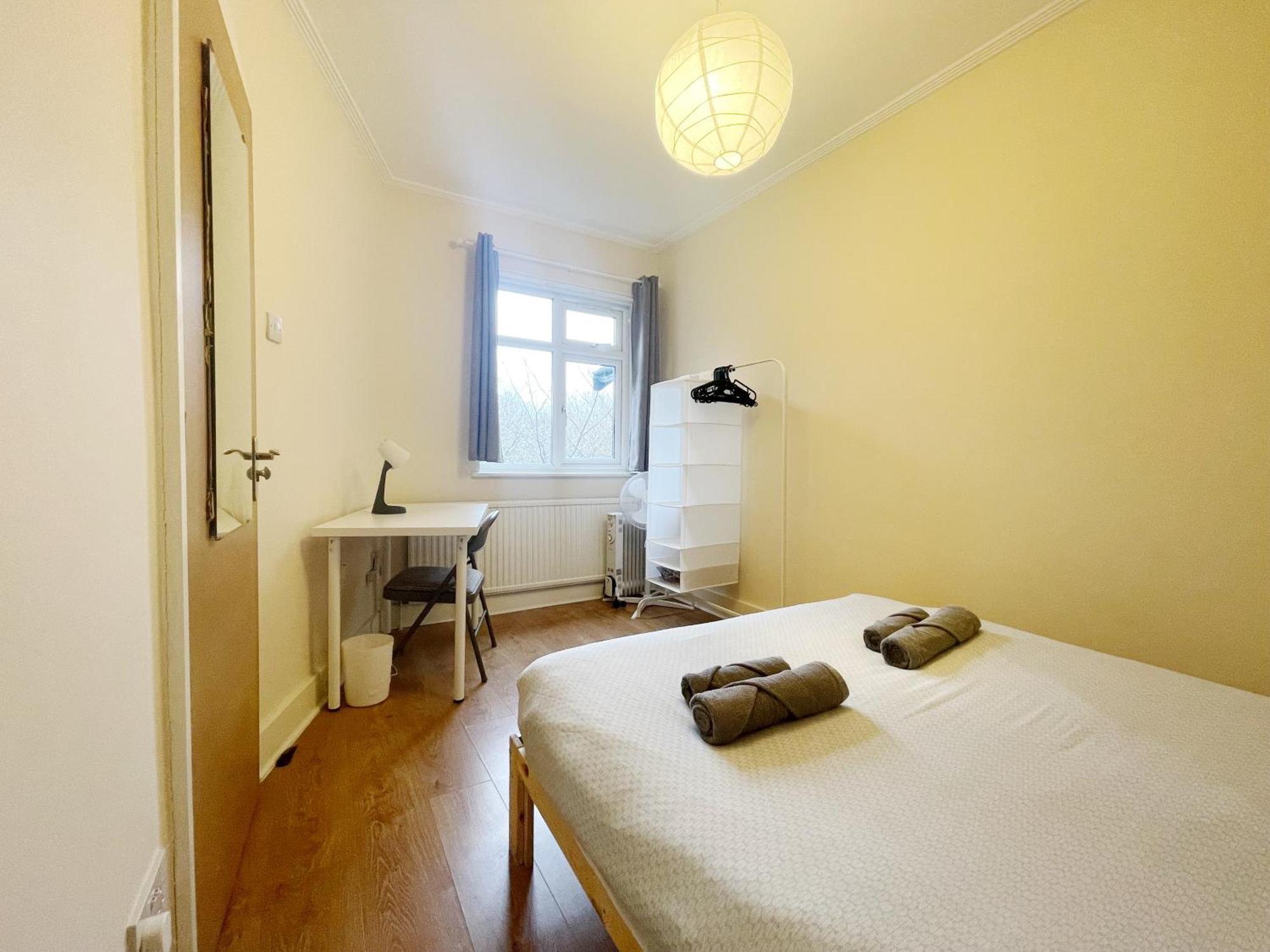 Large Cosy 15min From Homestay
