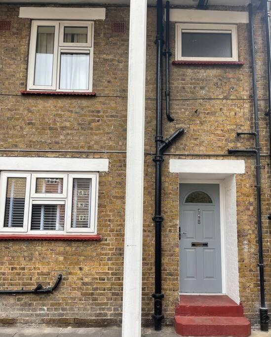 Newly Refurbished Apartment, Near Station & River Appartement Londres