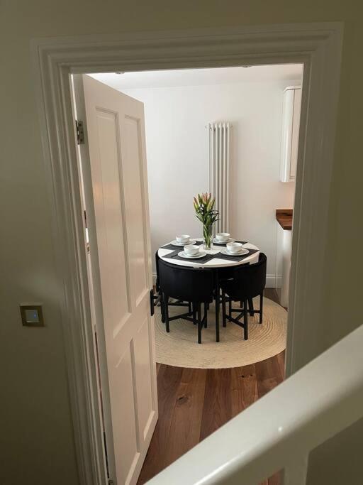 Appartement Newly Refurbished Apartment, Near Station & River Londres
