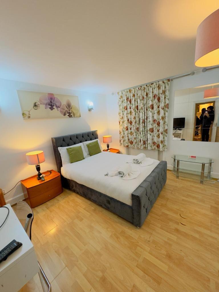 Bright Budget Studio In Central