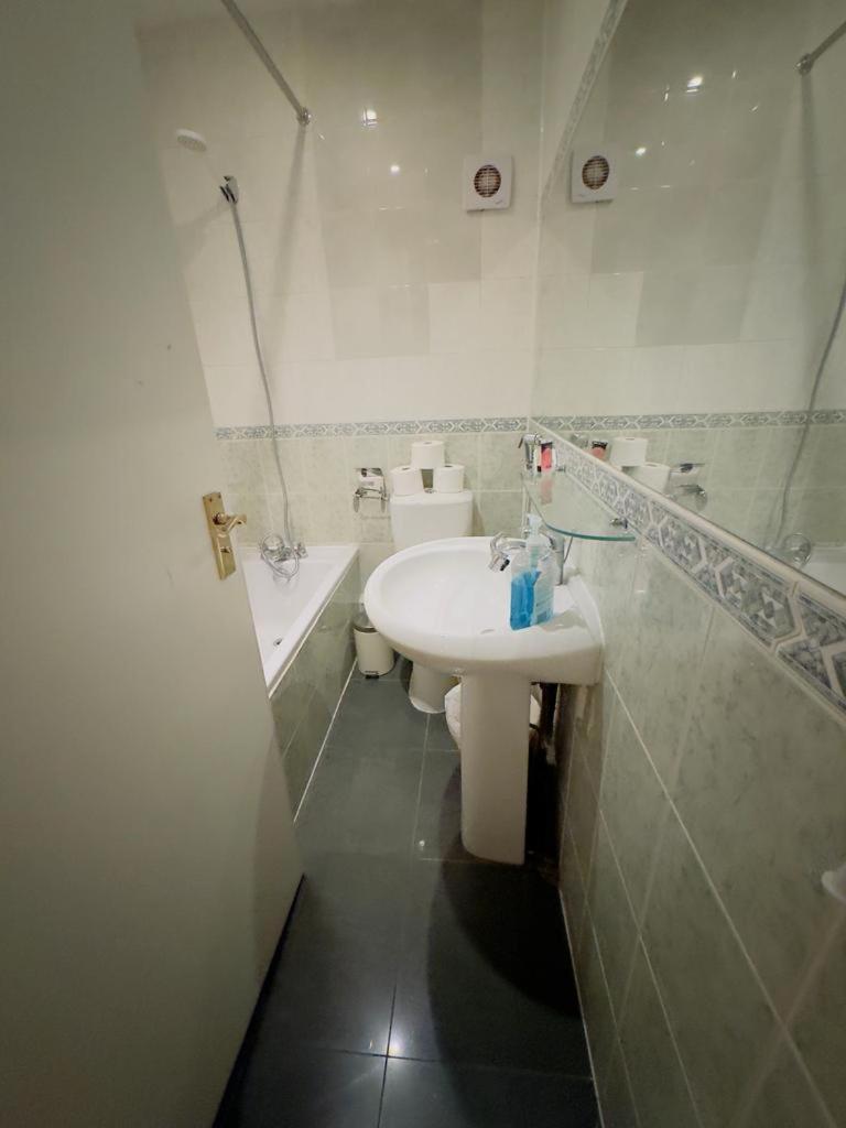 Bright Budget Studio In Central *