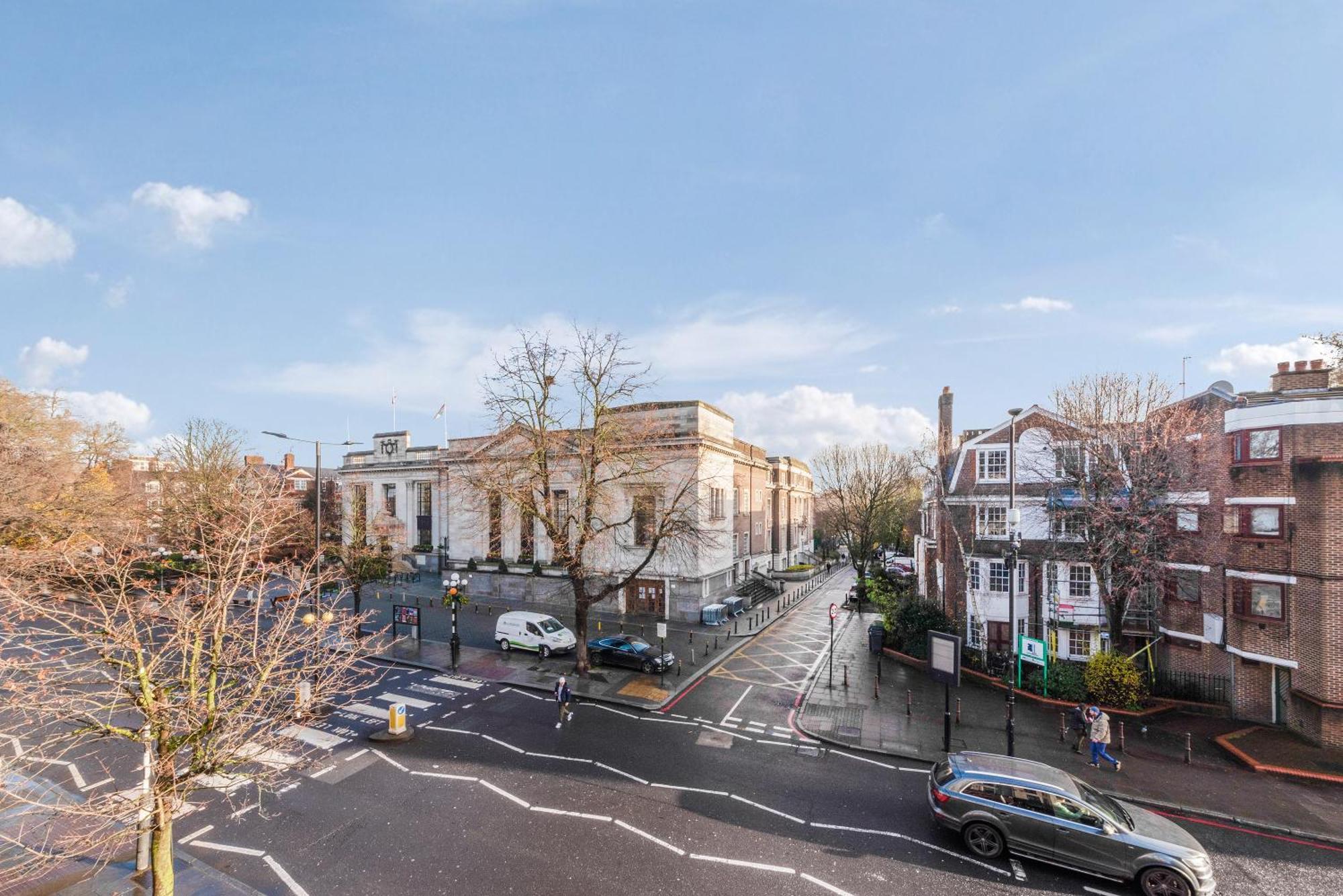 Modernised 1 And 2 Bedrooms Option Terrace And Balcony High Street * Londres