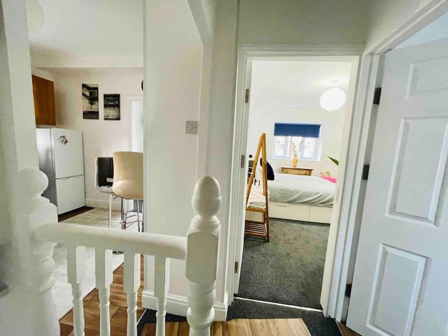 Lovely 1 Bedroom Flat+living With A Sofa Bed * Londres