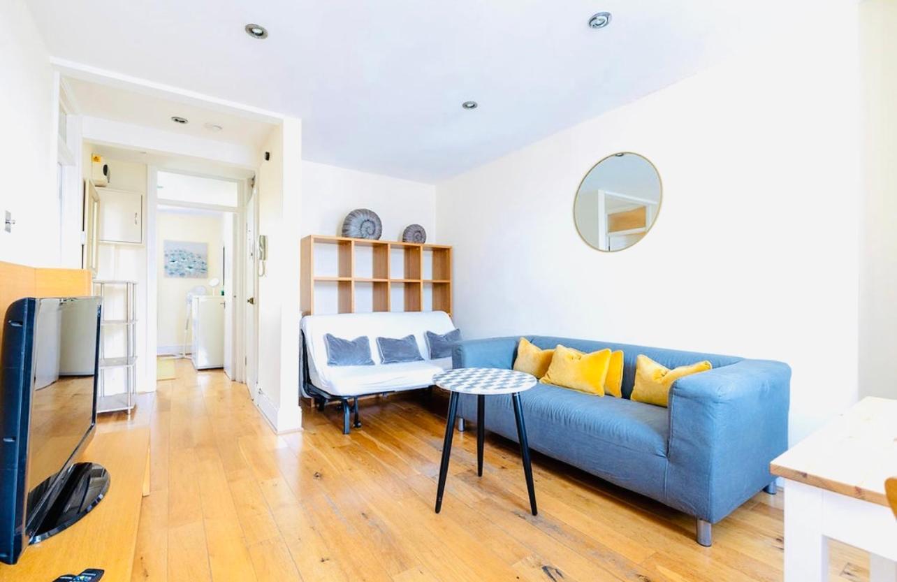 Charming Apartment, Sleeps 4- 15 Mins To Londres