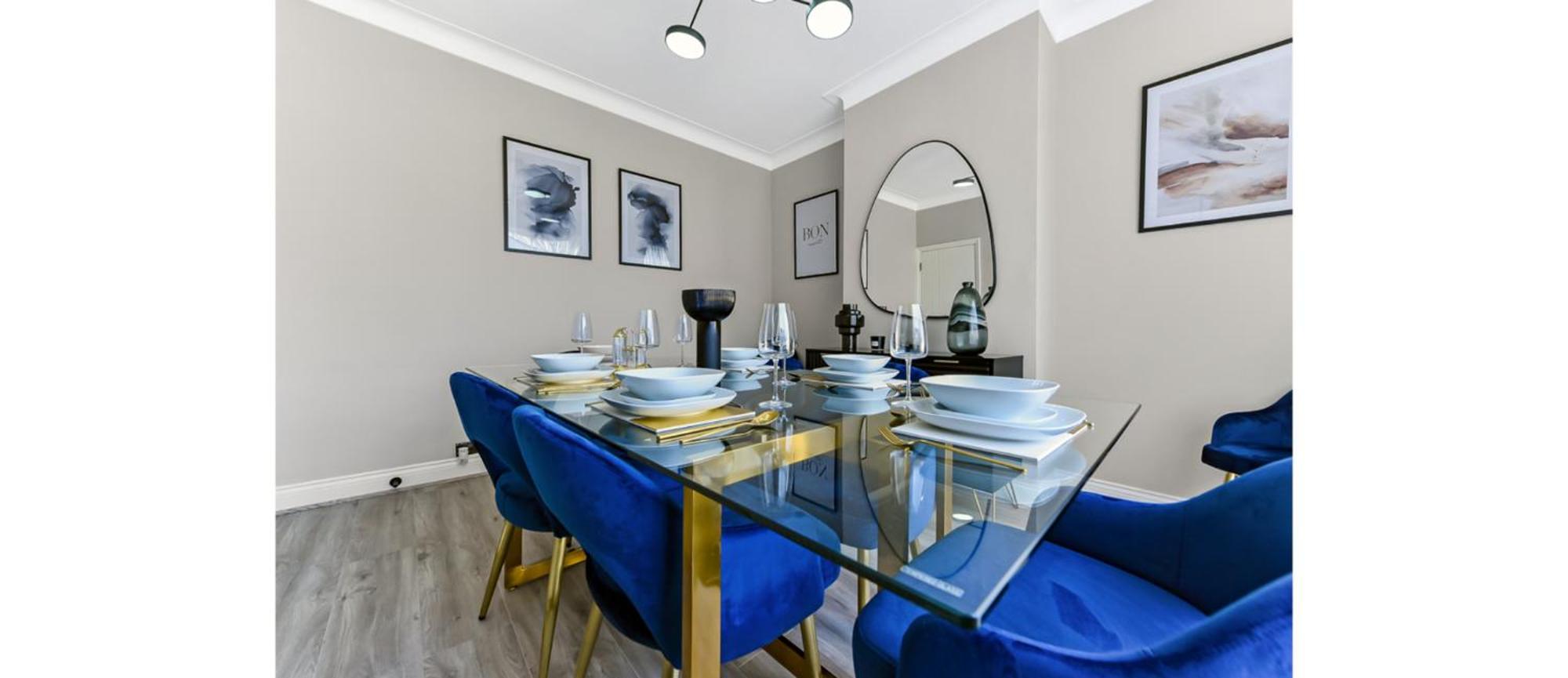 Serene, Stylish, Spacious Brand New For 2023! Appartement Londen