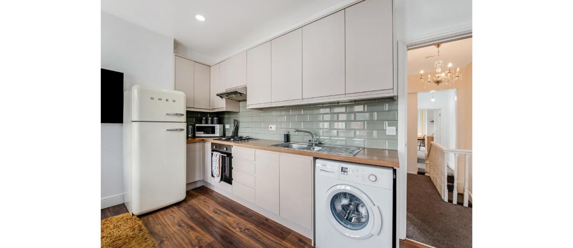 Apartment Spacious Two Bedroom In Wood Green London