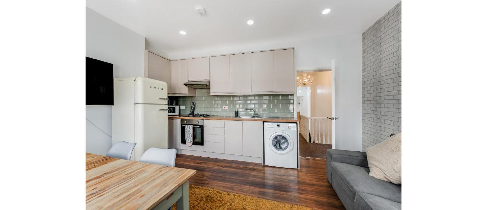Spacious Two Bedroom In Wood Green Apartment London