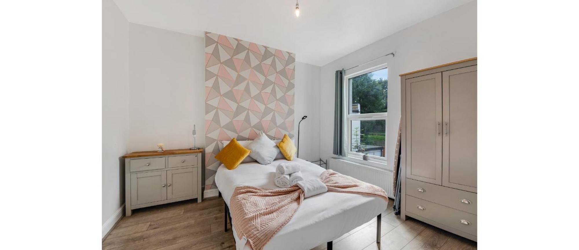 Spacious Two Bedroom In Wood Green Apartment London