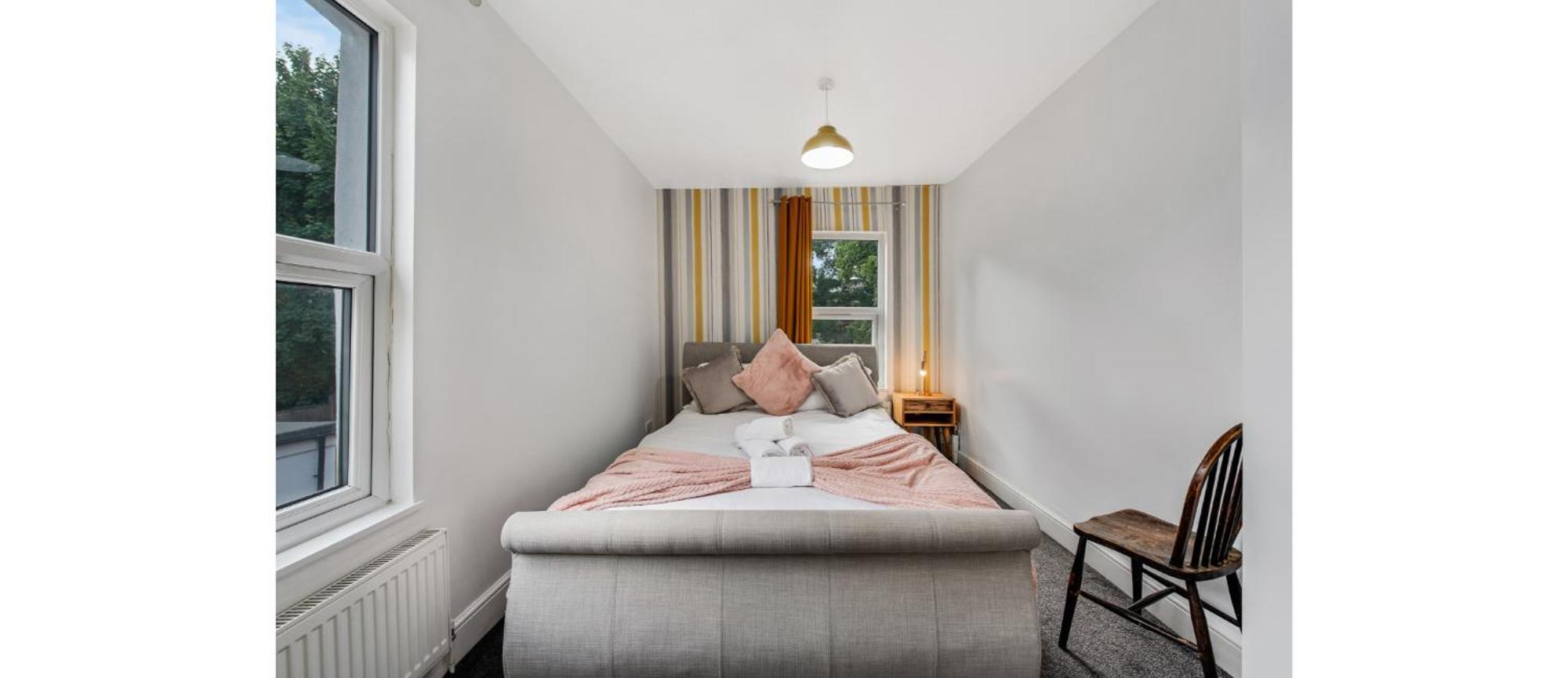 Spacious Two Bedroom In Wood Green Apartment London