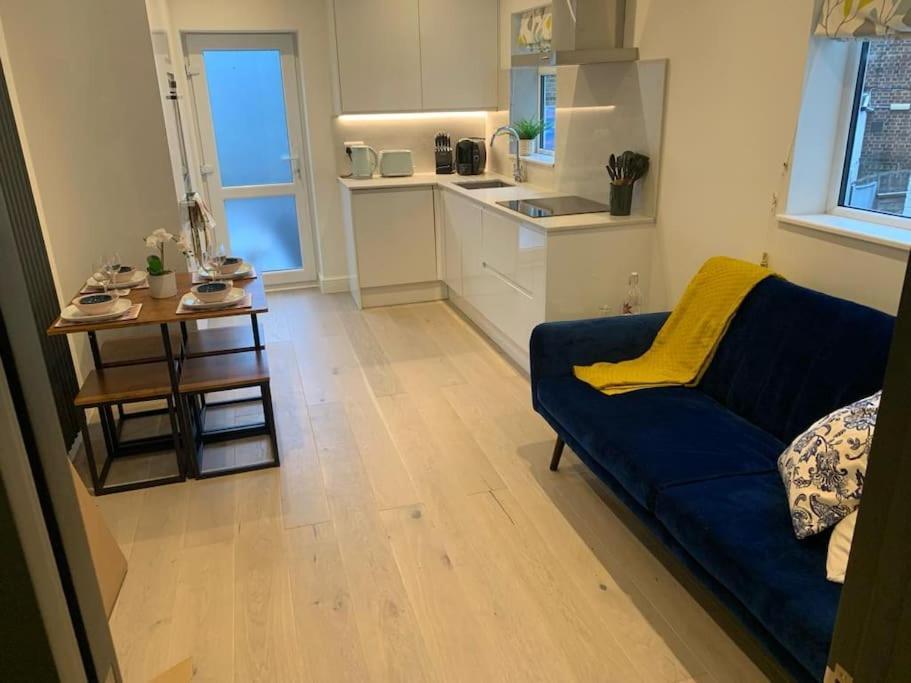 In Greater 2 Bedroom Apartment