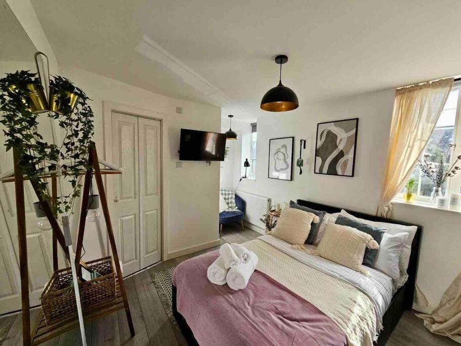 Stylish Putney Village Flat Apartment London
