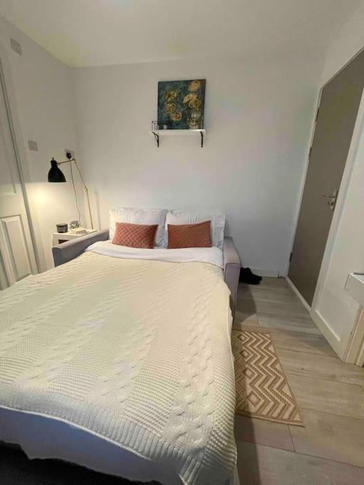 One Bedroom Putney Village Flat Apartamento *