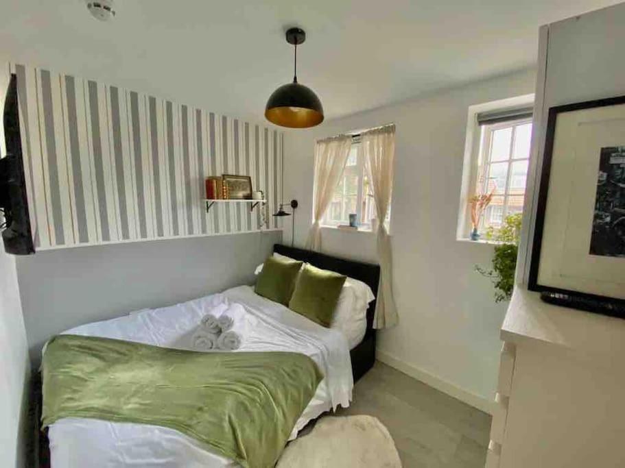 One Bedroom Putney Village Flat * Londres